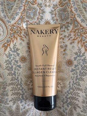 NWT NAKERY COLLAGEN INSTANT CLEANSER
